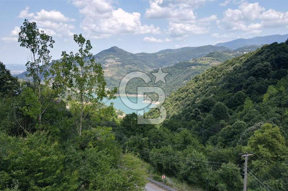 Cb Envoy'dan Yuvacık Yakacık Mah. Baraj Manzaralı 4.410 m2 Tarla