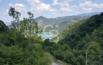 Cb Envoy'dan Yuvacık Yakacık Mah. Baraj Manzaralı 4.410 m2 Tarla