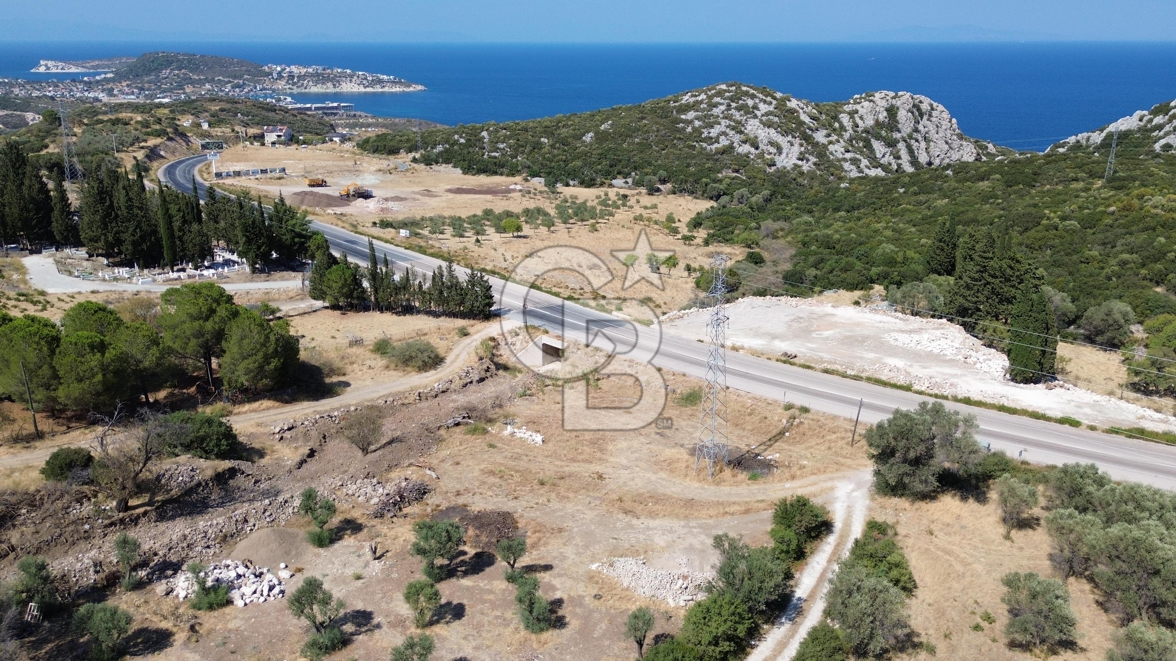 Karaburun Anbarseki'de Ana Yola Cepheli 1926 m² Tarla
