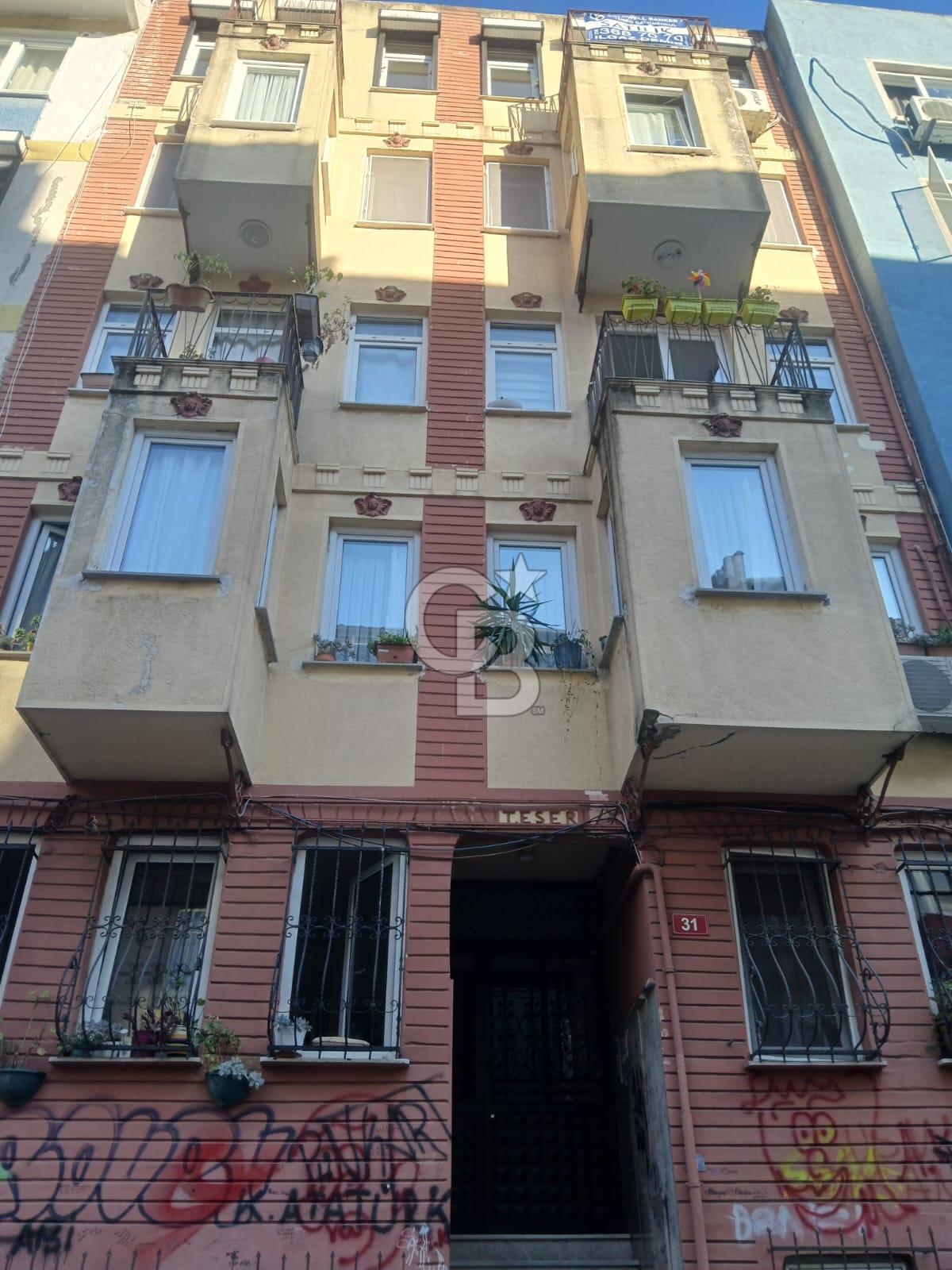 MODA'NIN MÜSTESNA SOKAĞI CEMAL SÜREYYA DA 2+1 YENİLENMİŞ FIRSAT DAİRE 