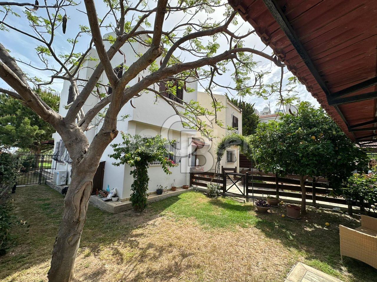 Girne Karaoğlanoğlu’nda Ortak Havuzlu Sitede 3+1, Satılık Dubleks Villa