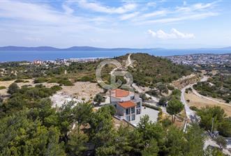 Karaburun Mordoğan'da Panaromik Deniz Manzaralı Taş Villa