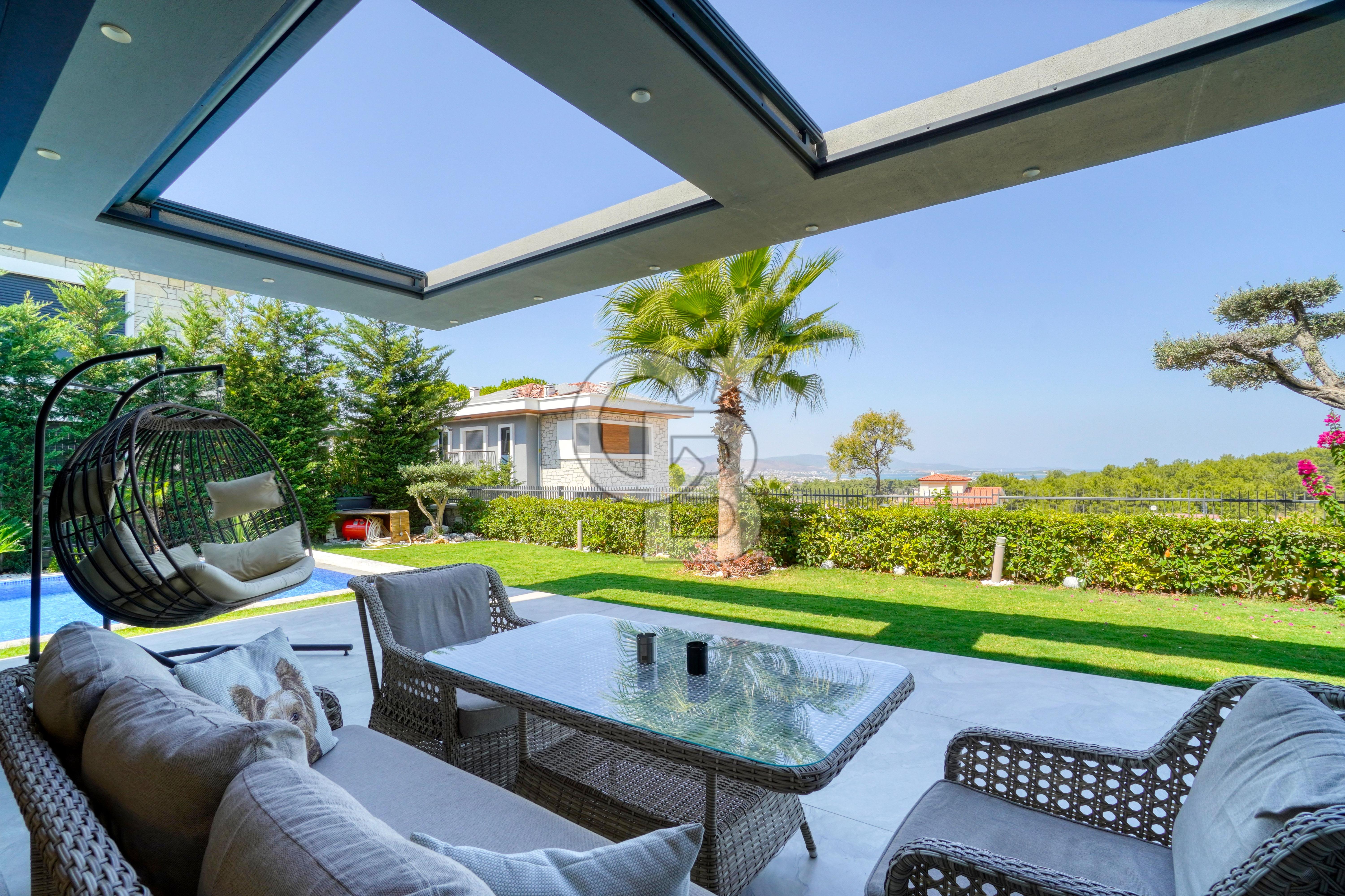 URLA KALABAKTA DENİZ MANZARALI 5+1 MÜSTAKİL HAVUZLU VİLLA 