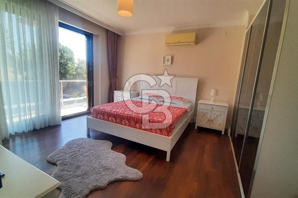 Çeşme Alaçatı’da Satılık Tam Müstakil Villa