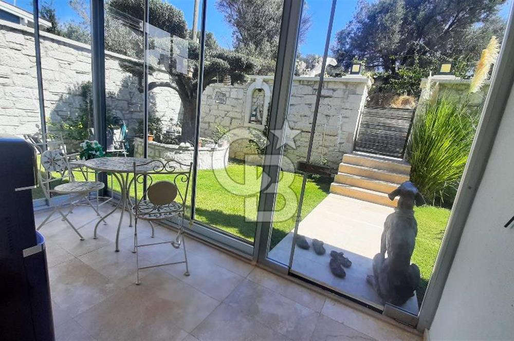 Çeşme Alaçatı’da Satılık Tam Müstakil Villa