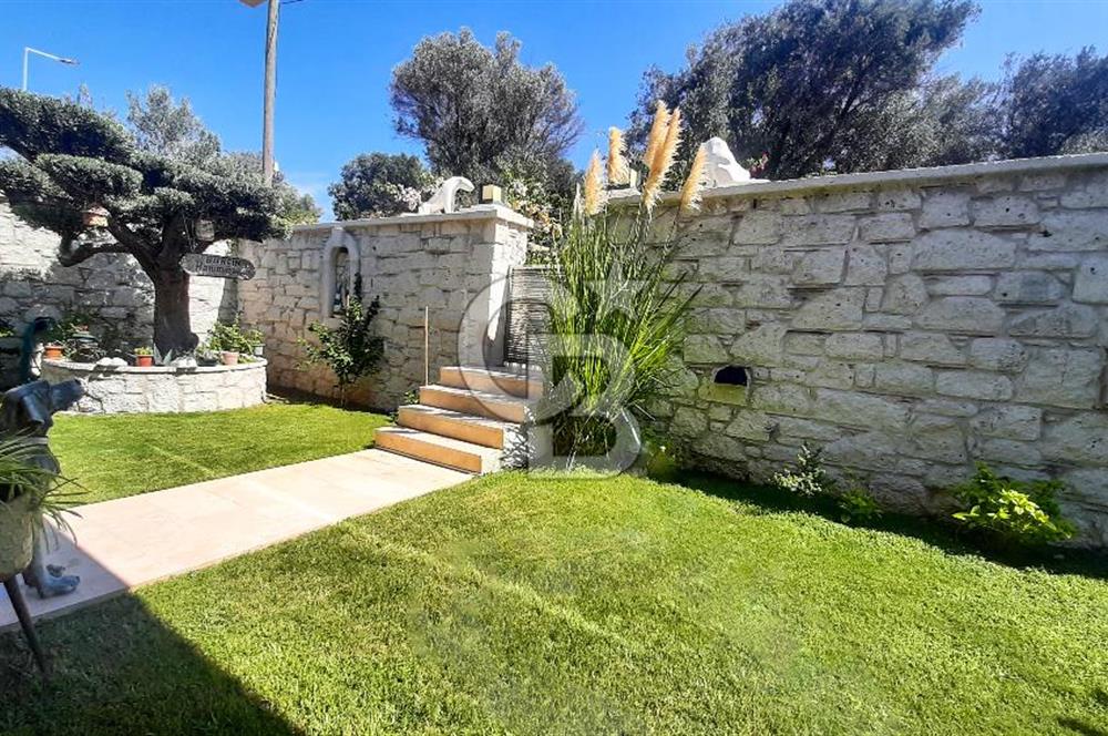 Çeşme Alaçatı’da Satılık Tam Müstakil Villa