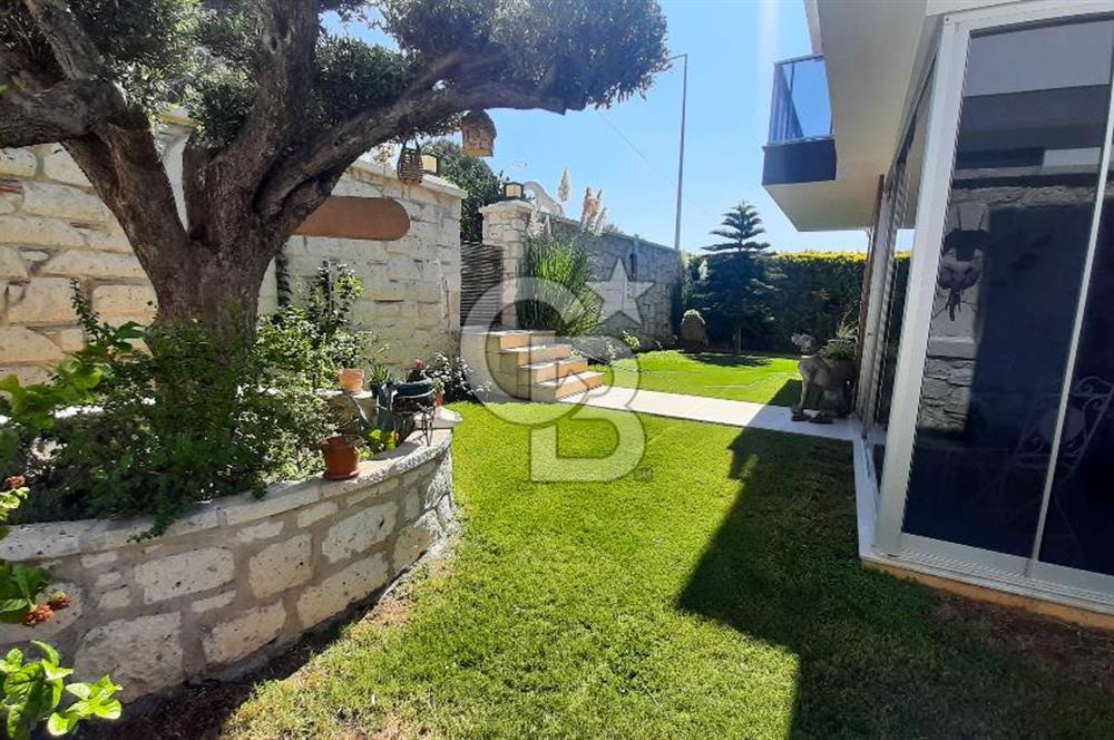 Çeşme Alaçatı’da Satılık Tam Müstakil Villa