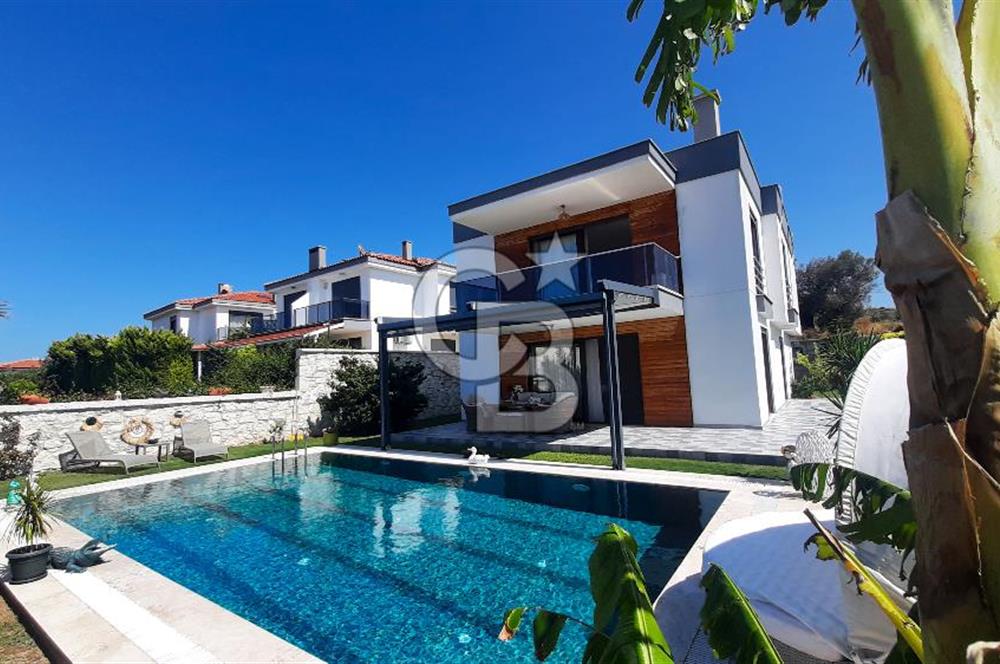 Çeşme Alaçatı’da Satılık Tam Müstakil Villa