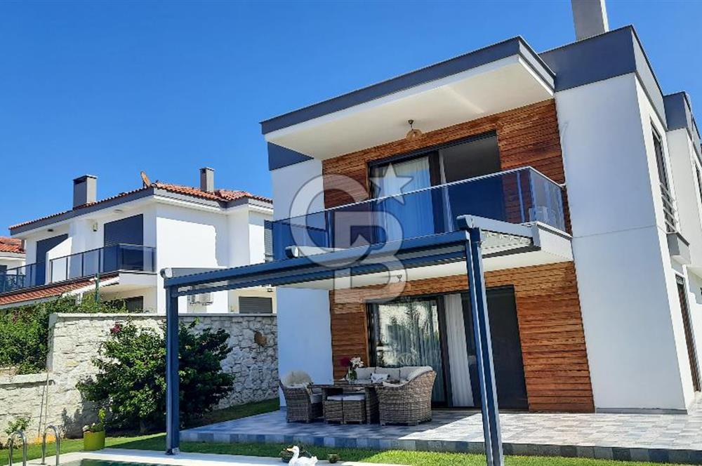 Çeşme Alaçatı’da Satılık Tam Müstakil Villa