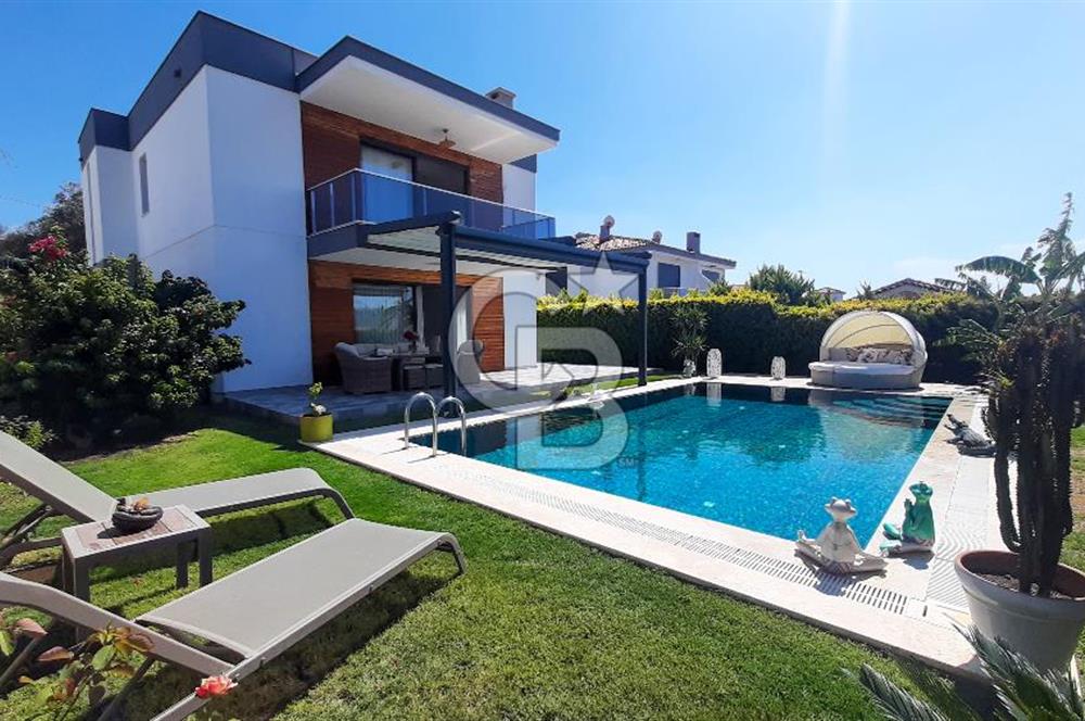 Çeşme Alaçatı’da Satılık Tam Müstakil Villa