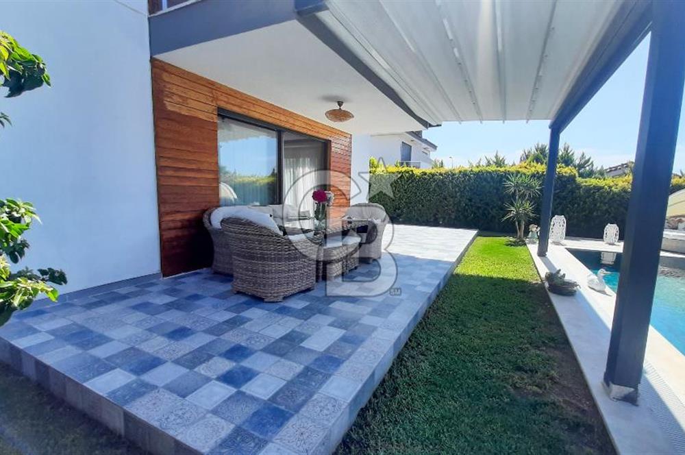 Çeşme Alaçatı’da Satılık Tam Müstakil Villa