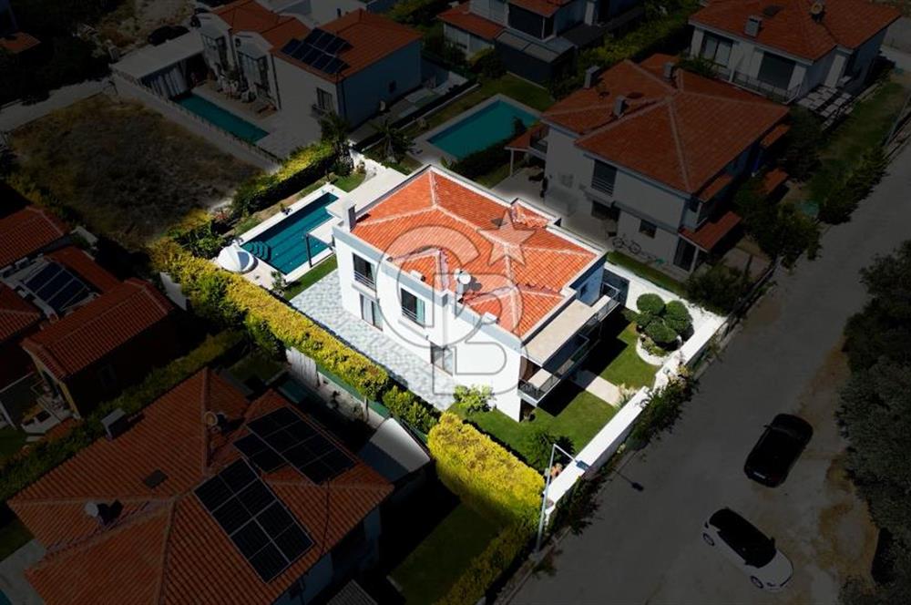 Çeşme Alaçatı’da Satılık Tam Müstakil Villa