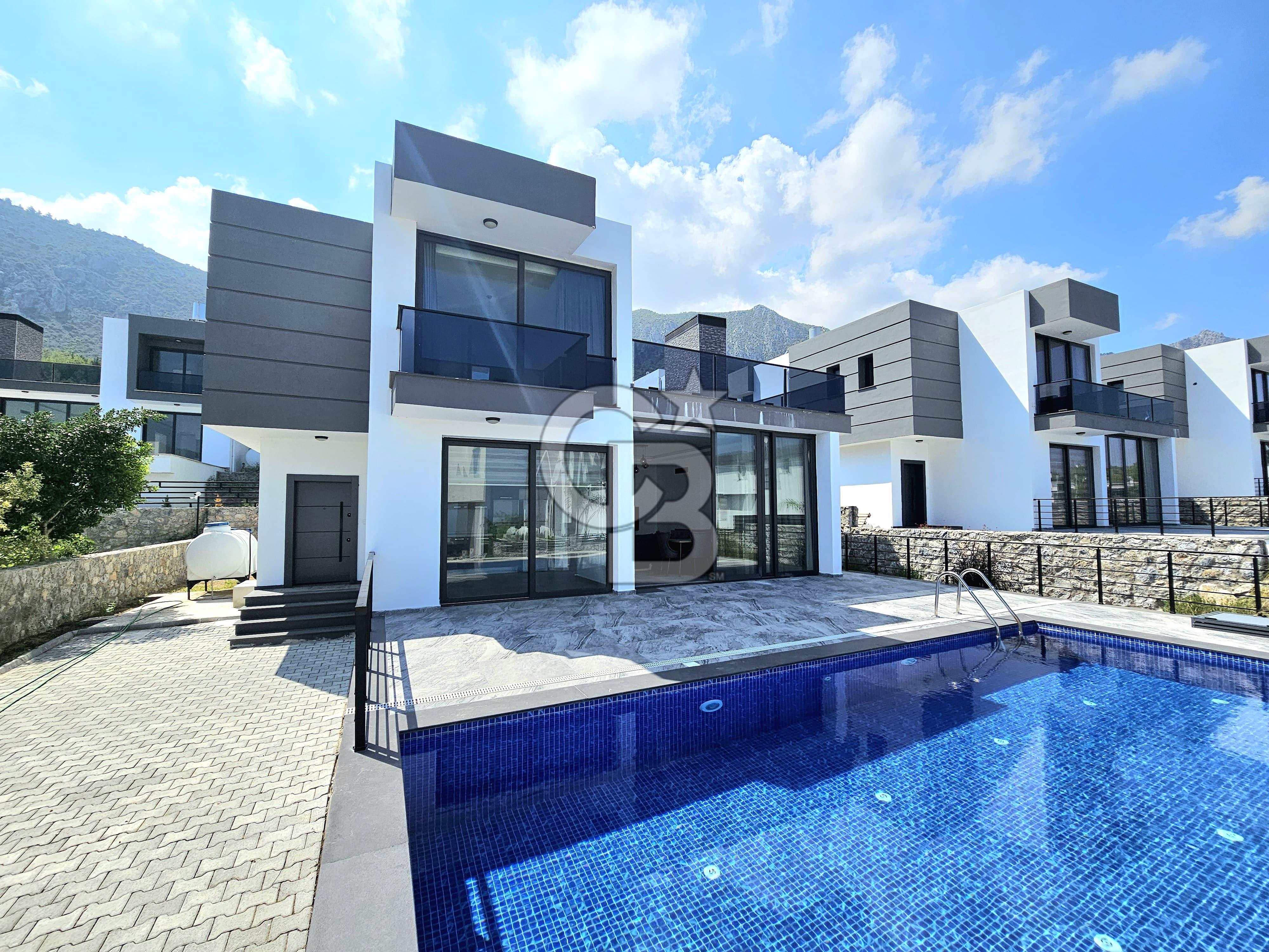 KKTC Karmi'de Site İçerisinde Eşyalı Kiralık 4+1 Havuzlu Lüks Villa