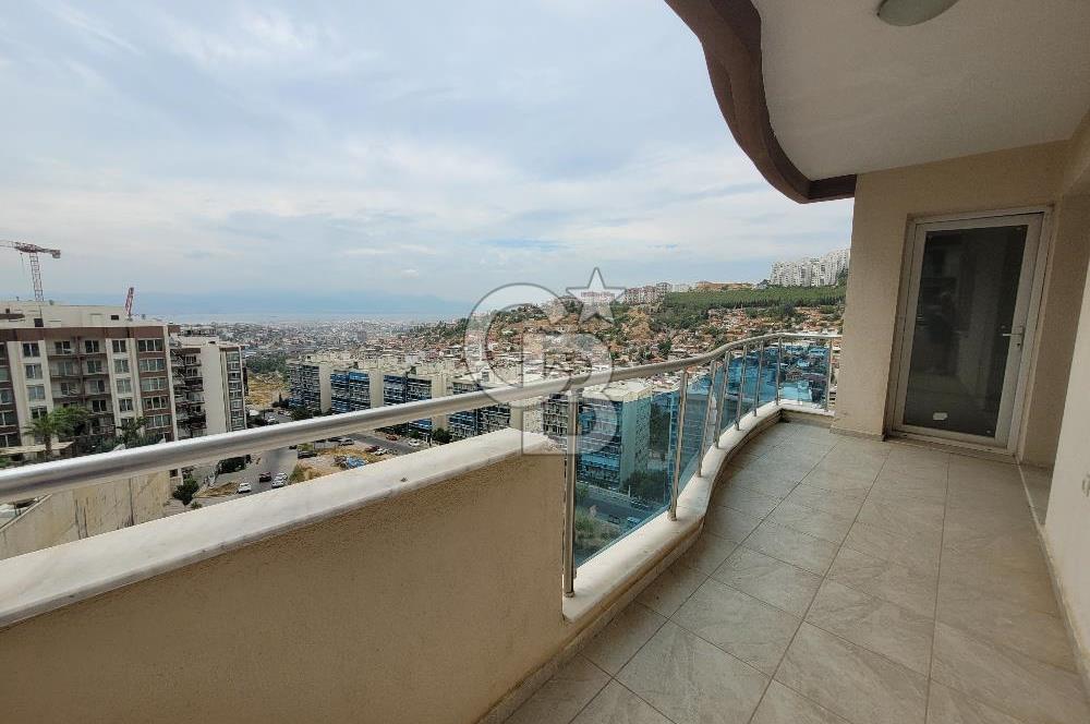 Bayraklı Yamanlar Deniz Manzaralı 3+1 Satılık Daire 