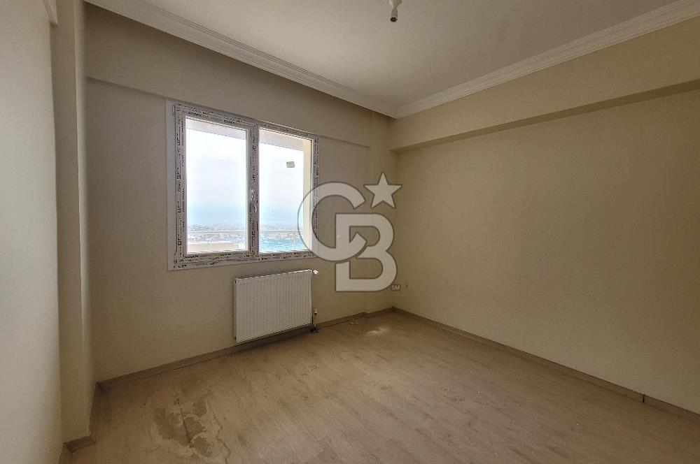 Bayraklı Yamanlar Deniz Manzaralı 3+1 Satılık Daire 