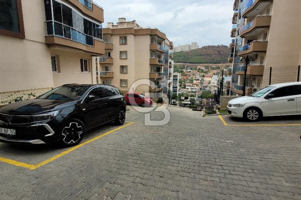 Bayraklı Yamanlar Deniz Manzaralı 3+1 Satılık Daire 