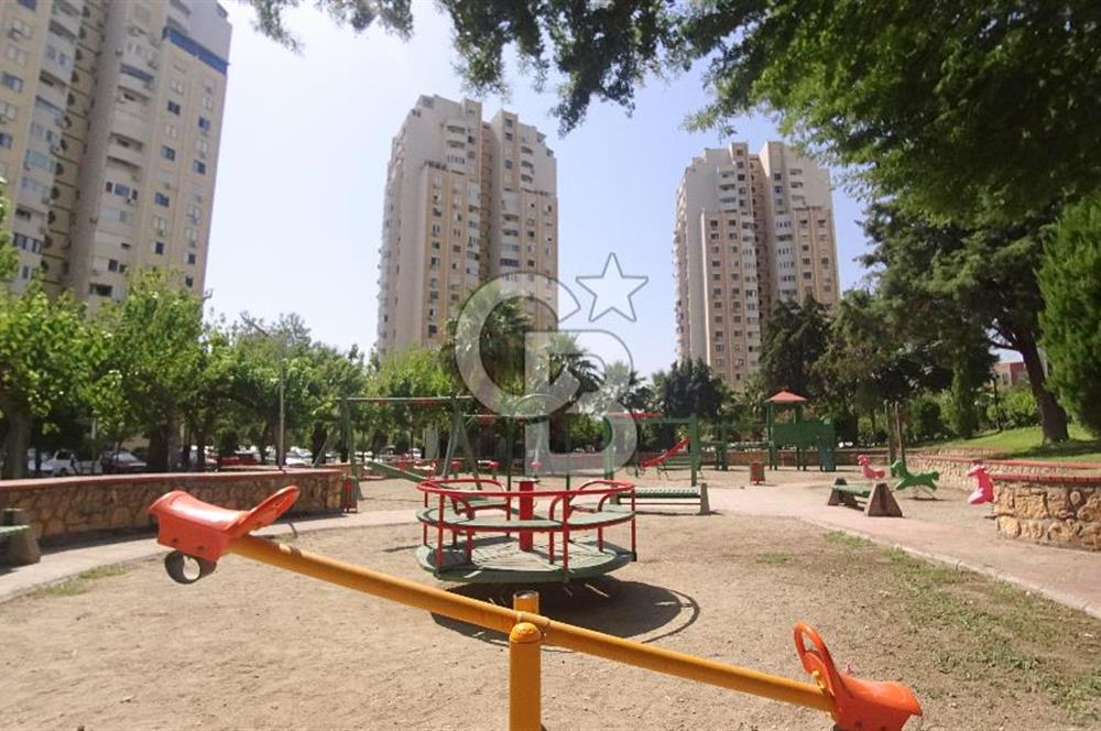 Karşıyaka Mavişehir Albatros Sitesinde Kiralık 3+1 154 M² Daire