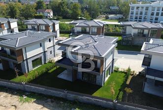 SAPANCA MERKEZDE GÖL MANZARALI SATILIK HARİKA VİLLA-SON VİLLALAR