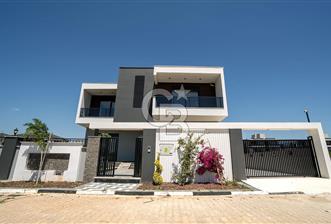 DÖŞEMEALTI ALTINKALE'DE SIRADIŞI TASARIM SATILIK 5+1 VİLLA