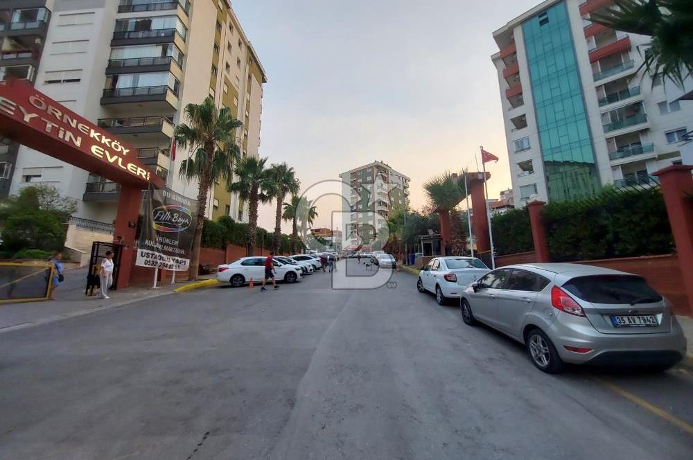 Karşıyaka Örnekköy Zeytinevleri Sitesi İçinde Havuzlu Satılık 3+1 Daire