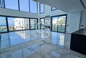 Ege Mahallesi Deniz ve Havuz Manzaralı Müstakil Lüks Villa