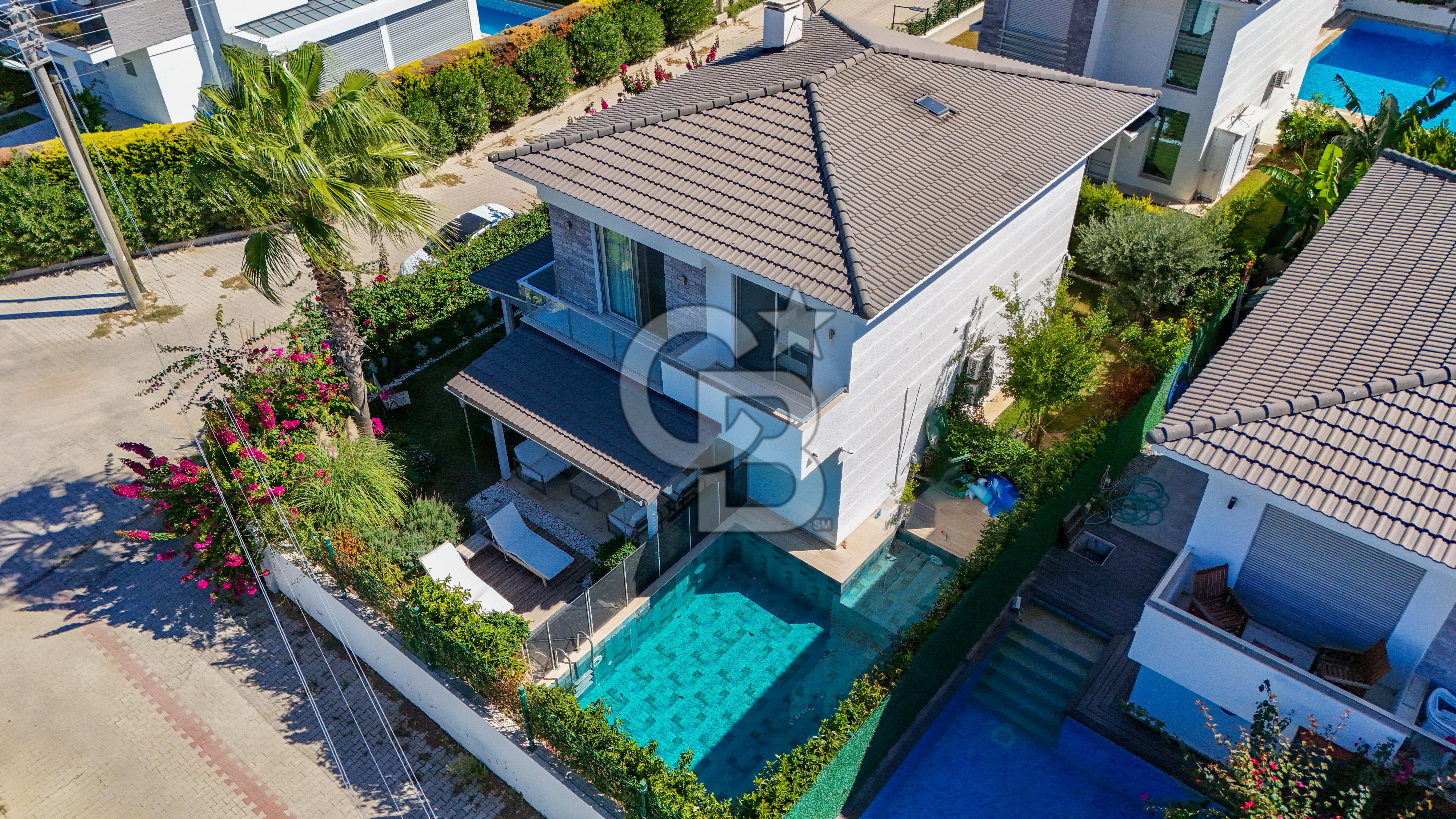 ÇEŞME ŞİFNE GİZLİ VADİ EVLERİ MÜSTAKİL HAVUZLU SATILIK EŞYALI 3+1 VİLLA