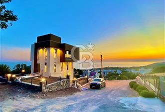 DİKİLİ ÇANDARLI BİMEYKO SİTESİNDEN SATILIK TRİPLEX 5+1 VİLLA 