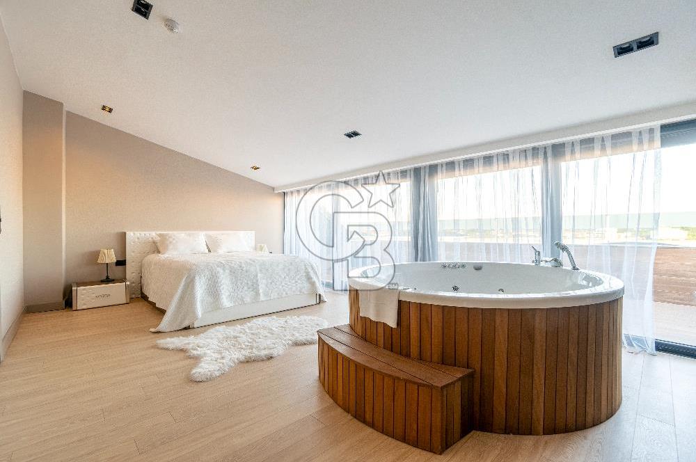 BUTİK SİTE İÇERİSİNDE SATILIK TRİPLEKS VİLLA (ASANSÖRLÜ)