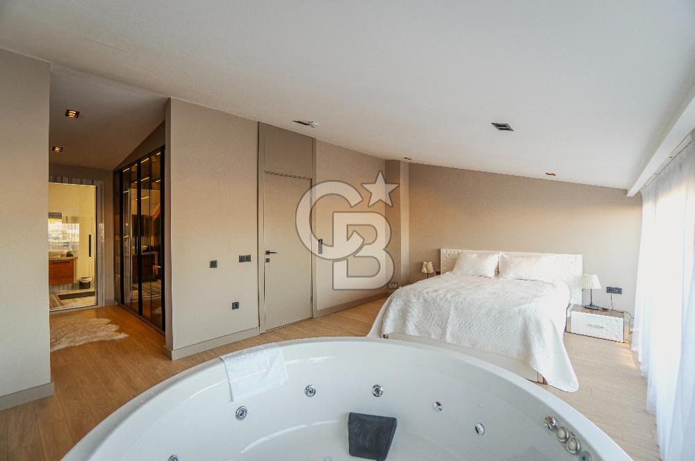 BUTİK SİTE İÇERİSİNDE SATILIK TRİPLEKS VİLLA (ASANSÖRLÜ)