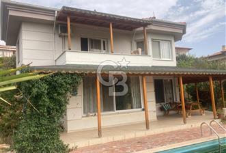 C.B ARMONİDEN ULAMIŞ ' TA 1000 M2 ARSA İÇİNDE HAVUZLU VİLLA.
