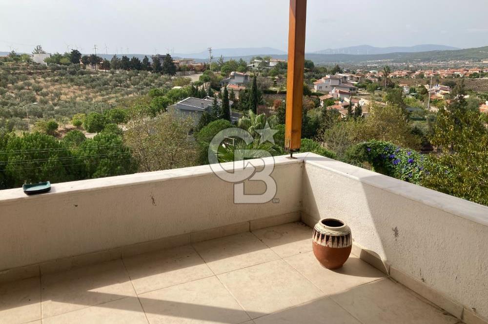 C.B ARMONİDEN ULAMIŞ ' TA 1000 M2 ARSA İÇİNDE HAVUZLU VİLLA.