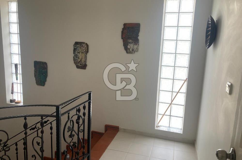C.B ARMONİDEN ULAMIŞ ' TA 1000 M2 ARSA İÇİNDE HAVUZLU VİLLA.