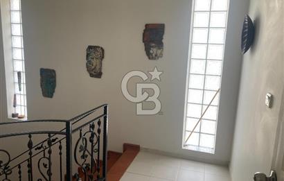 C.B ARMONİDEN ULAMIŞ ' TA 1000 M2 ARSA İÇİNDE HAVUZLU VİLLA.