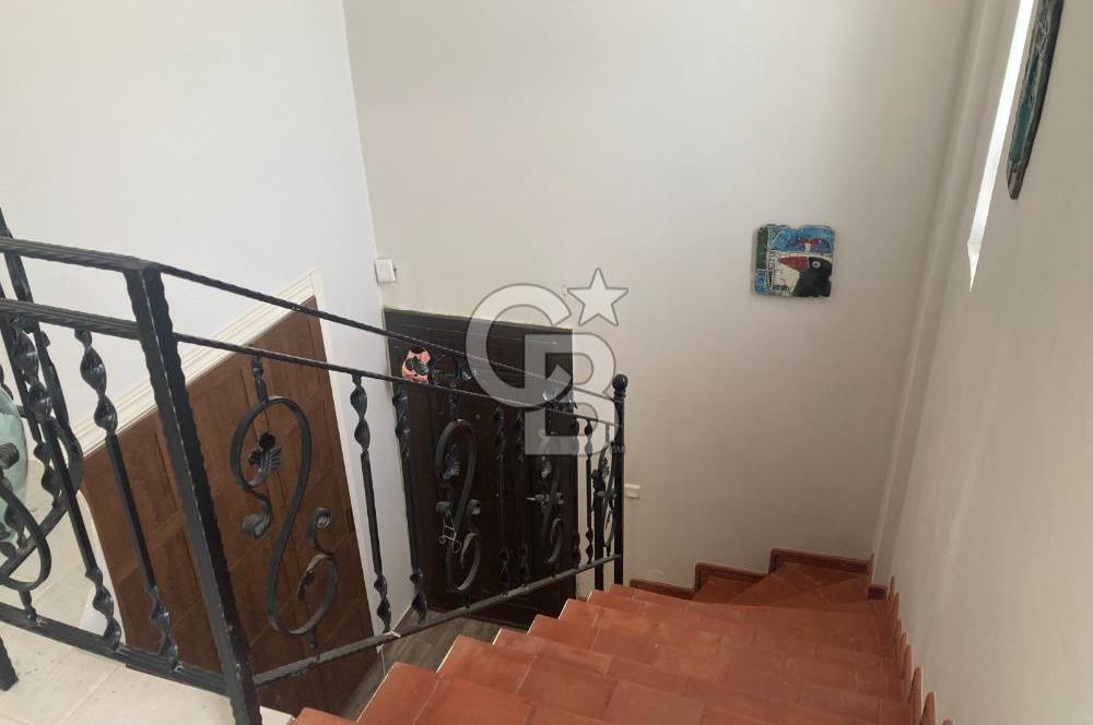 C.B ARMONİDEN ULAMIŞ ' TA 1000 M2 ARSA İÇİNDE HAVUZLU VİLLA.