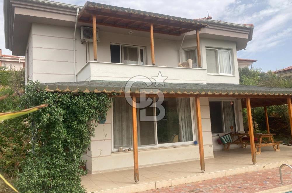 C.B ARMONİDEN ULAMIŞ ' TA 1000 M2 ARSA İÇİNDE HAVUZLU VİLLA.