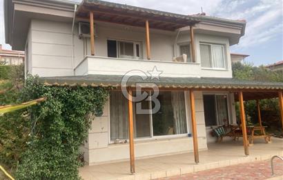 C.B ARMONİDEN ULAMIŞ ' TA 1000 M2 ARSA İÇİNDE HAVUZLU VİLLA.