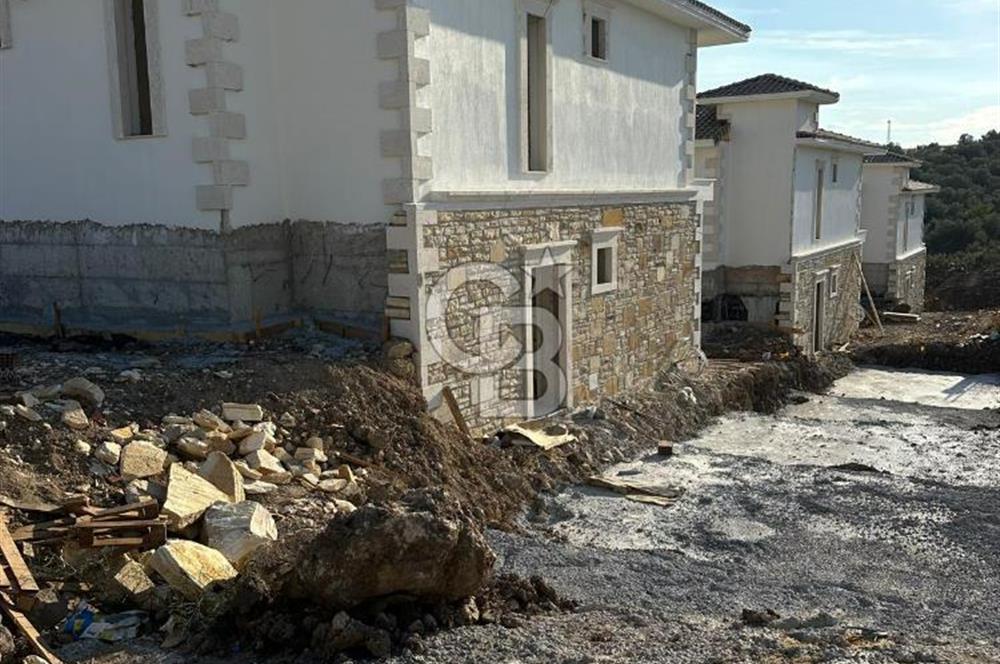 Eren Erden'den Foça'da 500'er m2 Arsa İçinde Satılık Villalar
