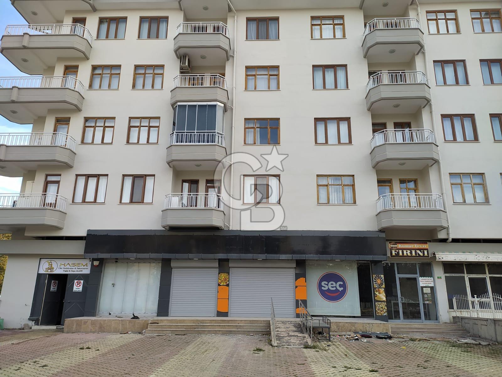 COLDWELL BANKER'dn MERKEZİ KONUM da DEPOLU 1200m² SATILIK DÜKKAN