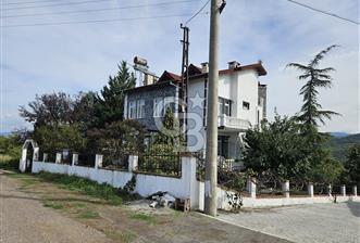 KAYTAZDEREDE 742 M2 ARSA İÇERİSİNDE SATILIK BAKIMLI TRİPLEKS VİLLA! 
