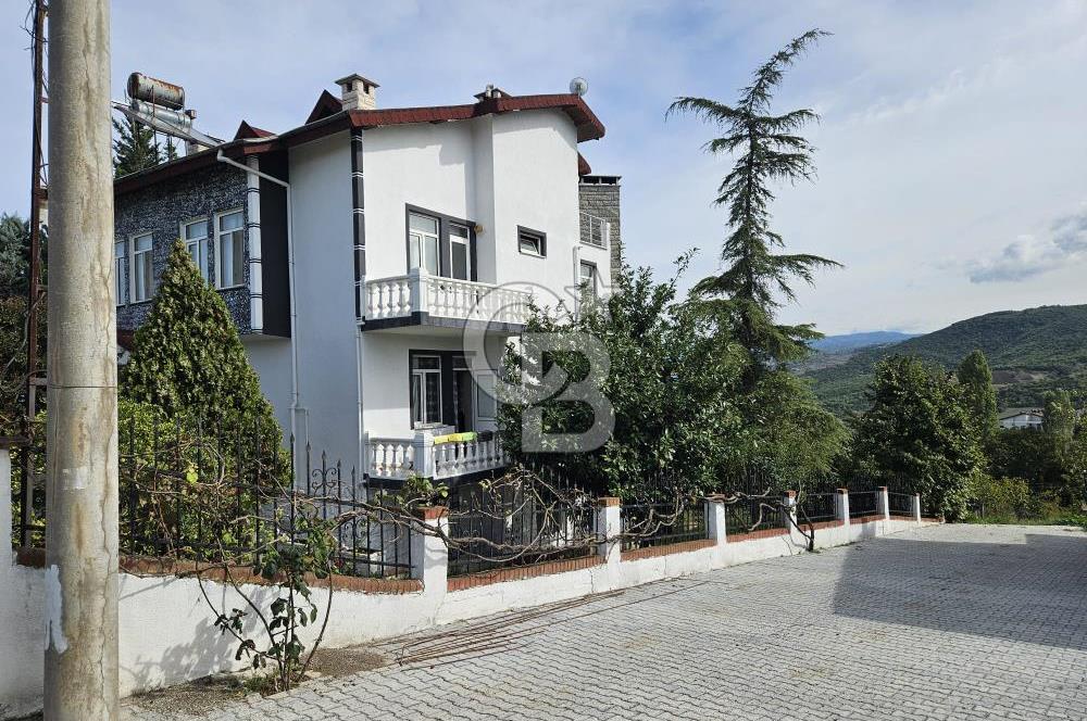 KAYTAZDEREDE 742 M2 ARSA İÇERİSİNDE SATILIK BAKIMLI TRİPLEKS VİLLA! 