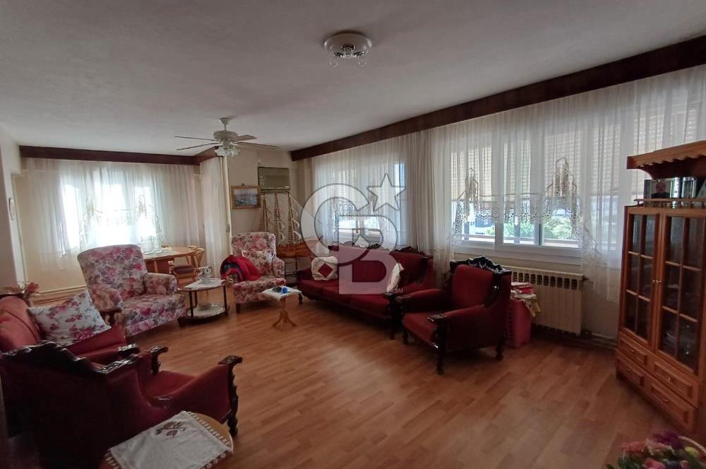 GÜZELBAHÇE SAHİLİNDE, DENİZ MANZARASINI GÖREN 140m² 3+1 DAİRE