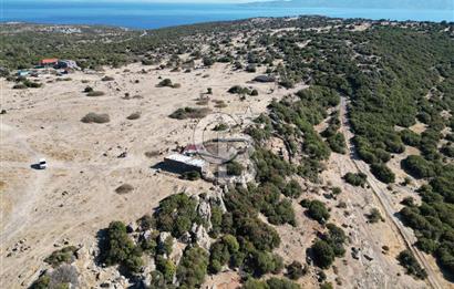 AYVACIK BALABANLI'DA MİDİLLİ MANZARALI SATILIK EV , DAM VE BAHÇE