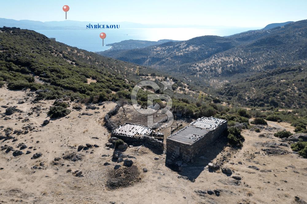 AYVACIK BALABANLI'DA MİDİLLİ MANZARALI SATILIK EV , DAM VE BAHÇE