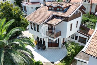 TRABZON YOMRA KAŞÜSTÜ DENİZE SIFIR HARİKA KONUMLU FIRSAT VİLLA