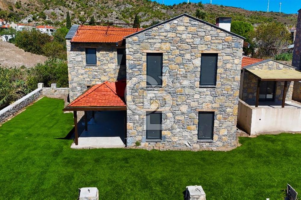 Satılık 540 m2 arsa içinde villa ve müştemilat
