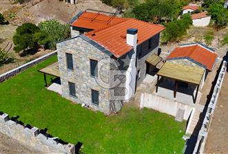 Satılık 540 m2 arsa içinde villa ve müştemilat