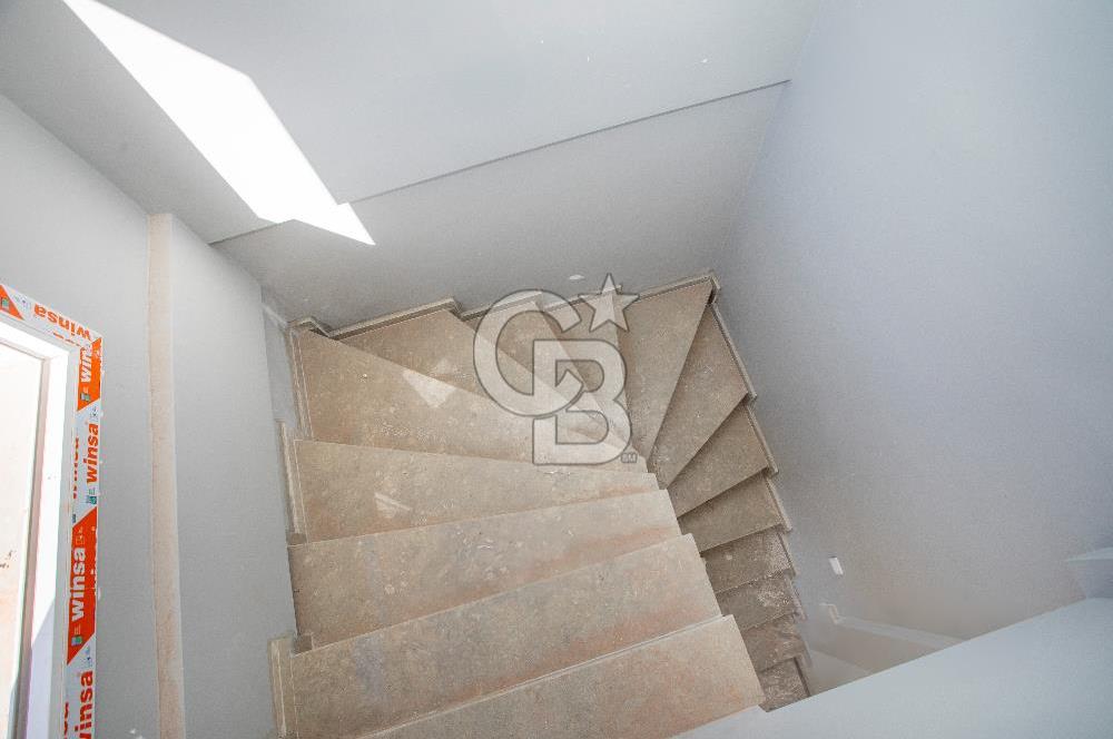 Foça Bağarası Kazım Dirik Mahallesinde Satılık 1+1 Dubleks Daire