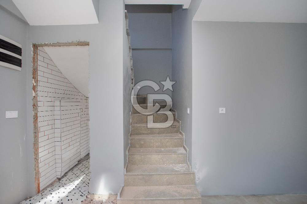 Foça Bağarası Kazım Dirik Mahallesinde Satılık 1+1 Dubleks Daire
