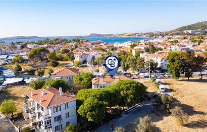 Foça Fevzipaşa Mahallesinde Satılık 2+1 Bahçe Katı Daire