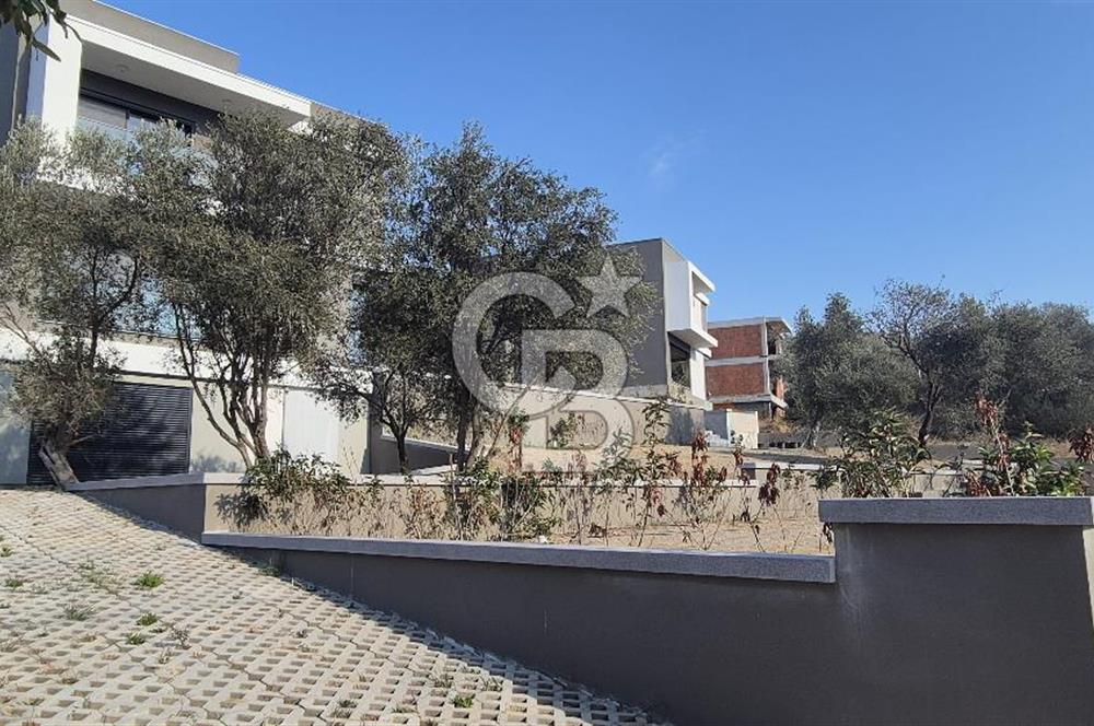 Urla 'ya 5 Km. Mesafede 6+2 Na Tamam Müstakil Villa